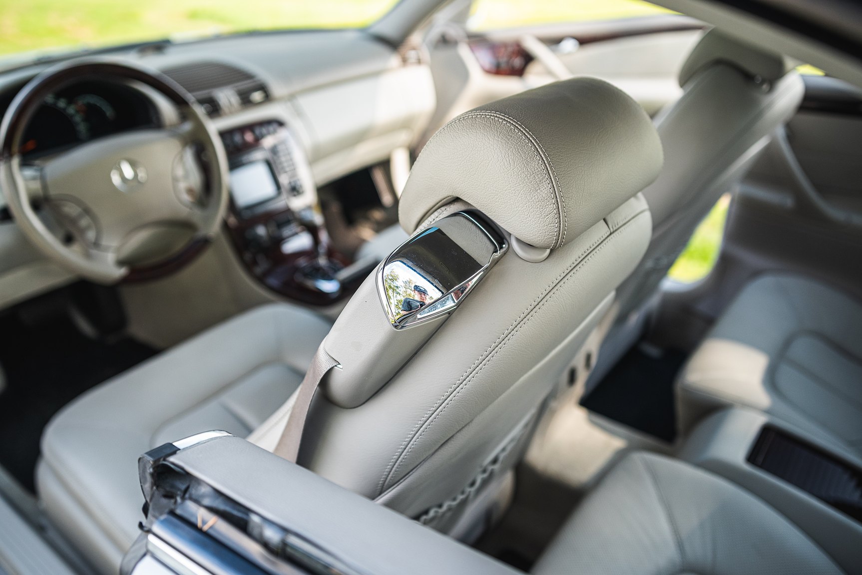 Interior image of 2000 Mercedes-Benz CL 500