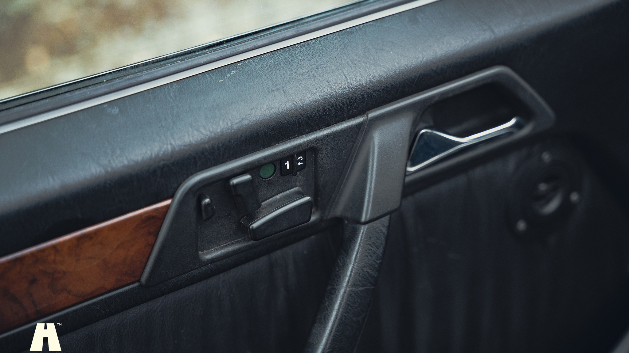 Interiörbild 1990 Mercedes 300 CE-24