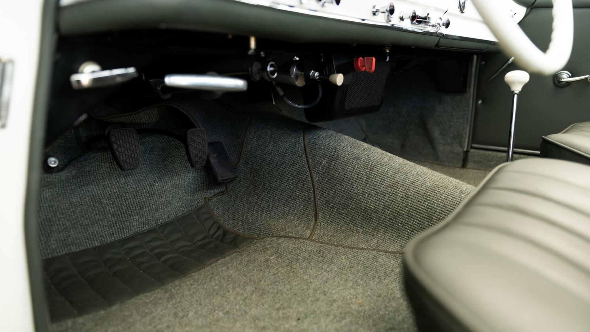 Innenraumfoto von 1956 Mercedes Benz 190 SL Roadster (27)