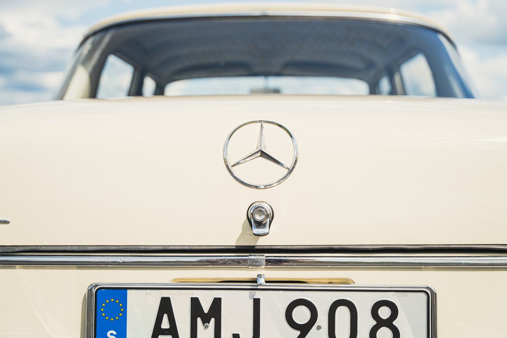 Aussenfoto 1966 Mercedes-Benz 200 D "Heckflosse"
