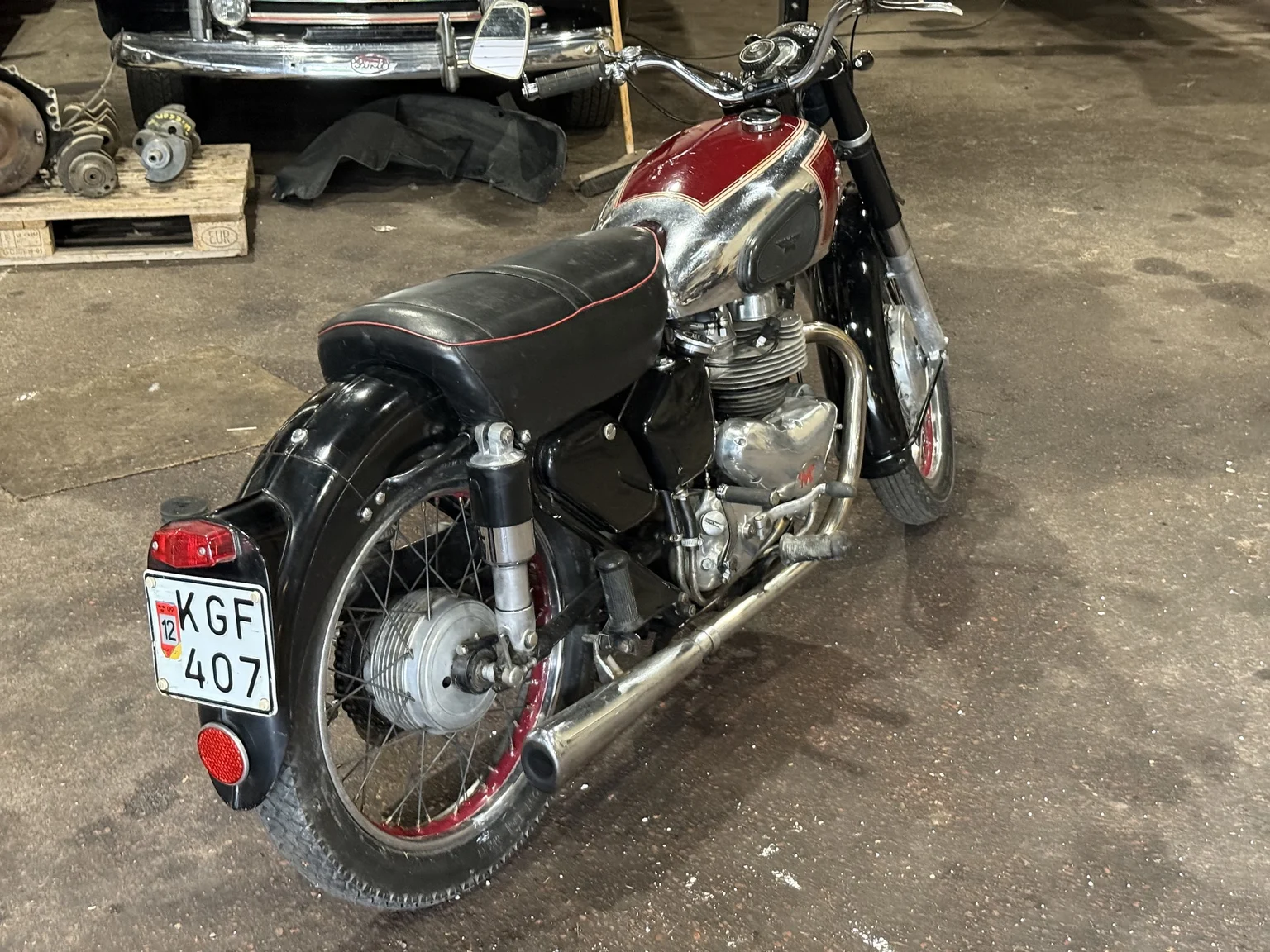 Exteriörbild på 1955 Matchless G 9 (8)