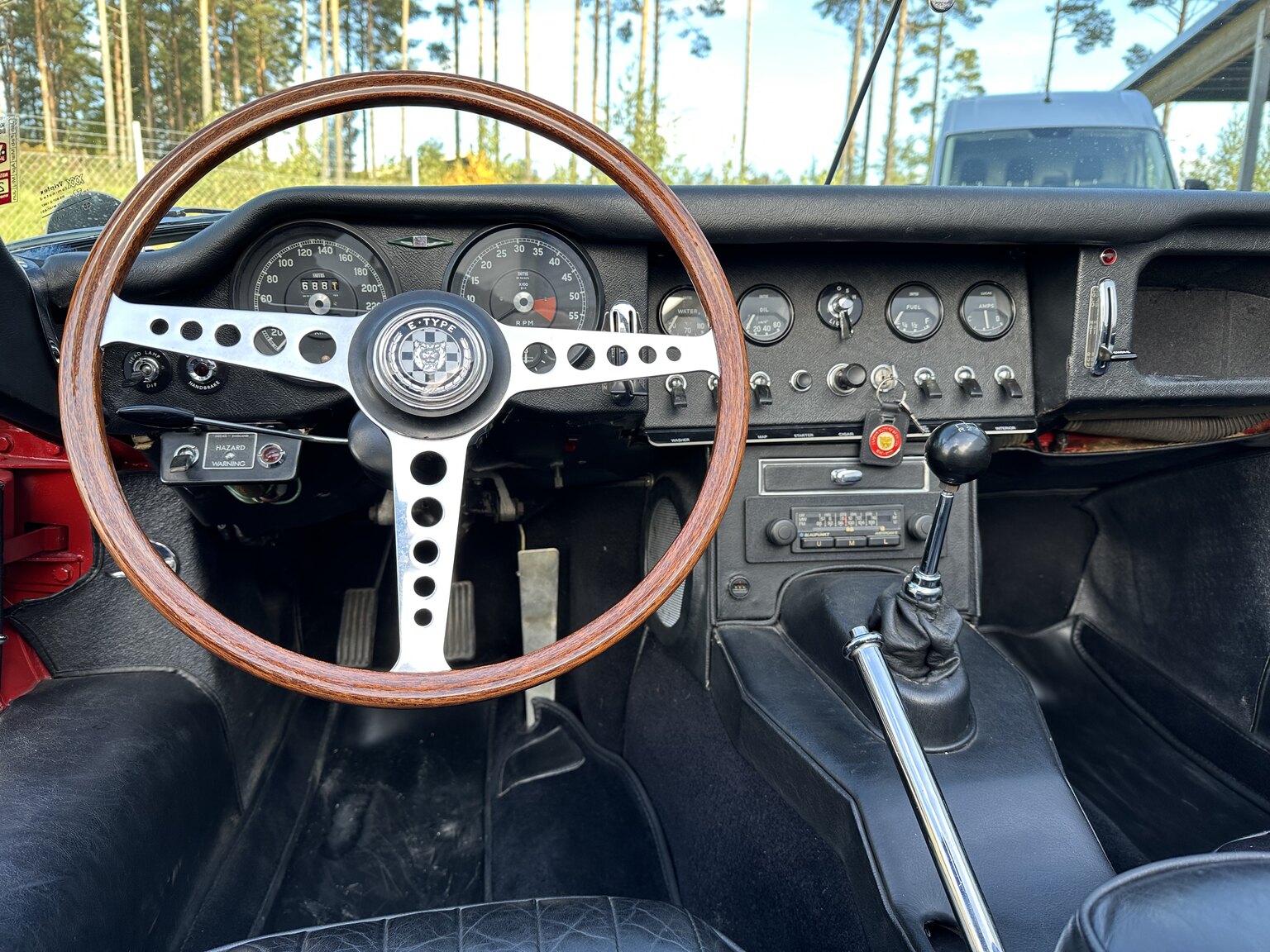 Innenraumfoto von 1965 Jaguar E-Type Series 1 (4)