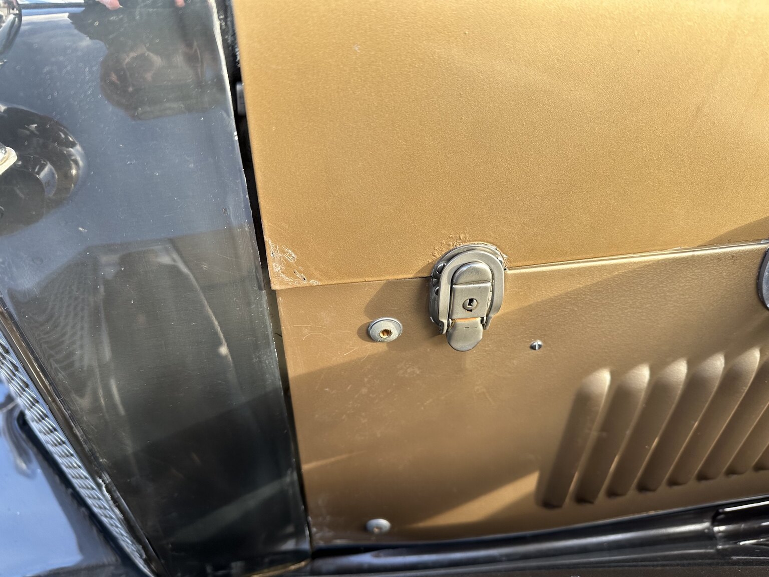 Exteriörbild på 1975 Excalibur Phaeton series III  (18)