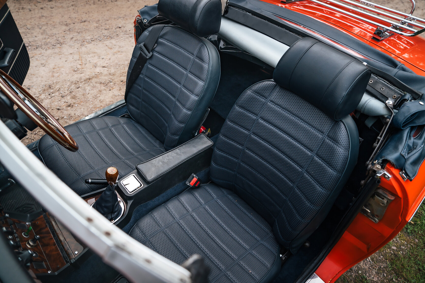 Innenraumfoto von 1973 MG MGB Roadster (39)