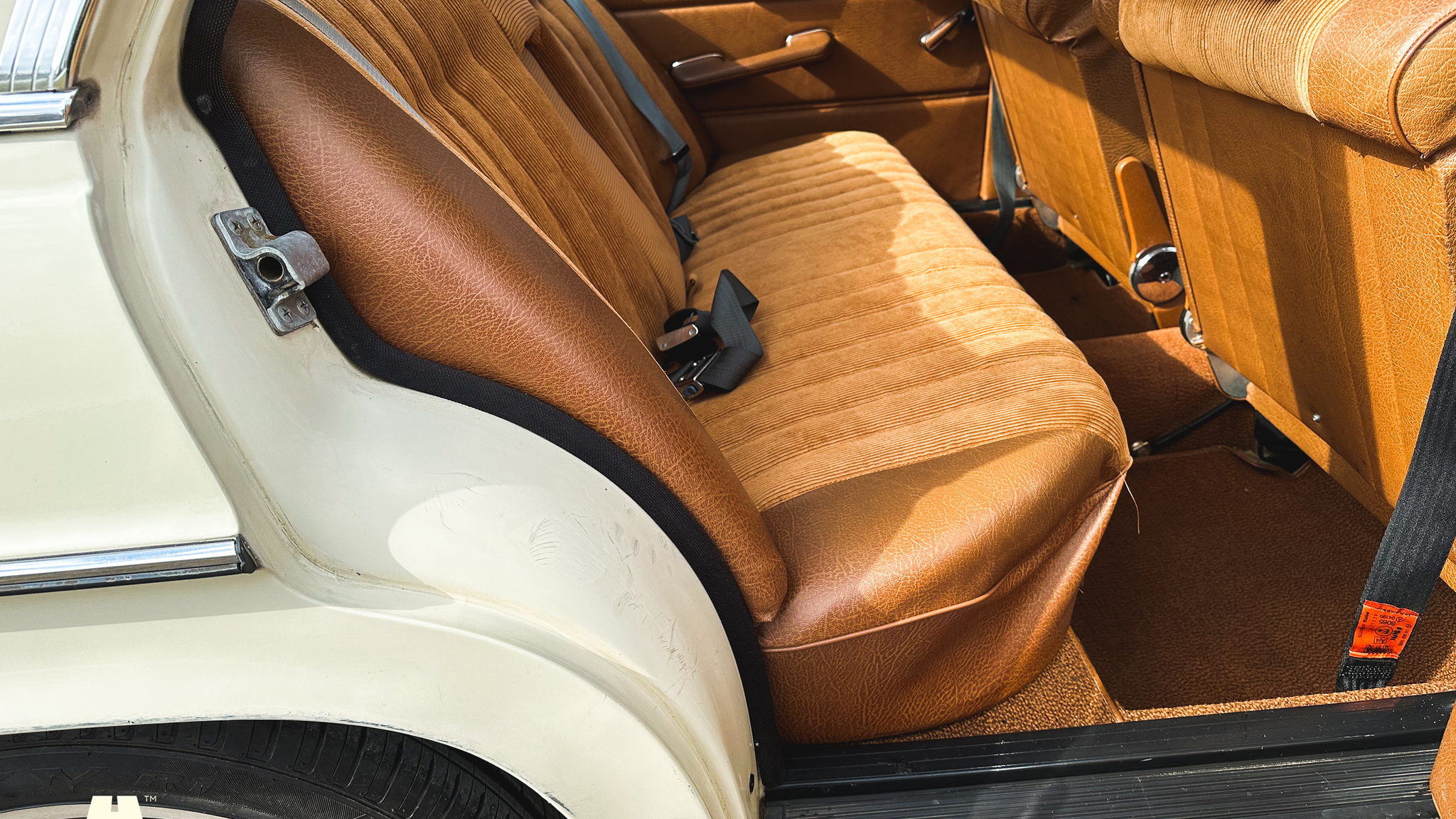 Interiörbild 1972 Mercedes-Benz 200