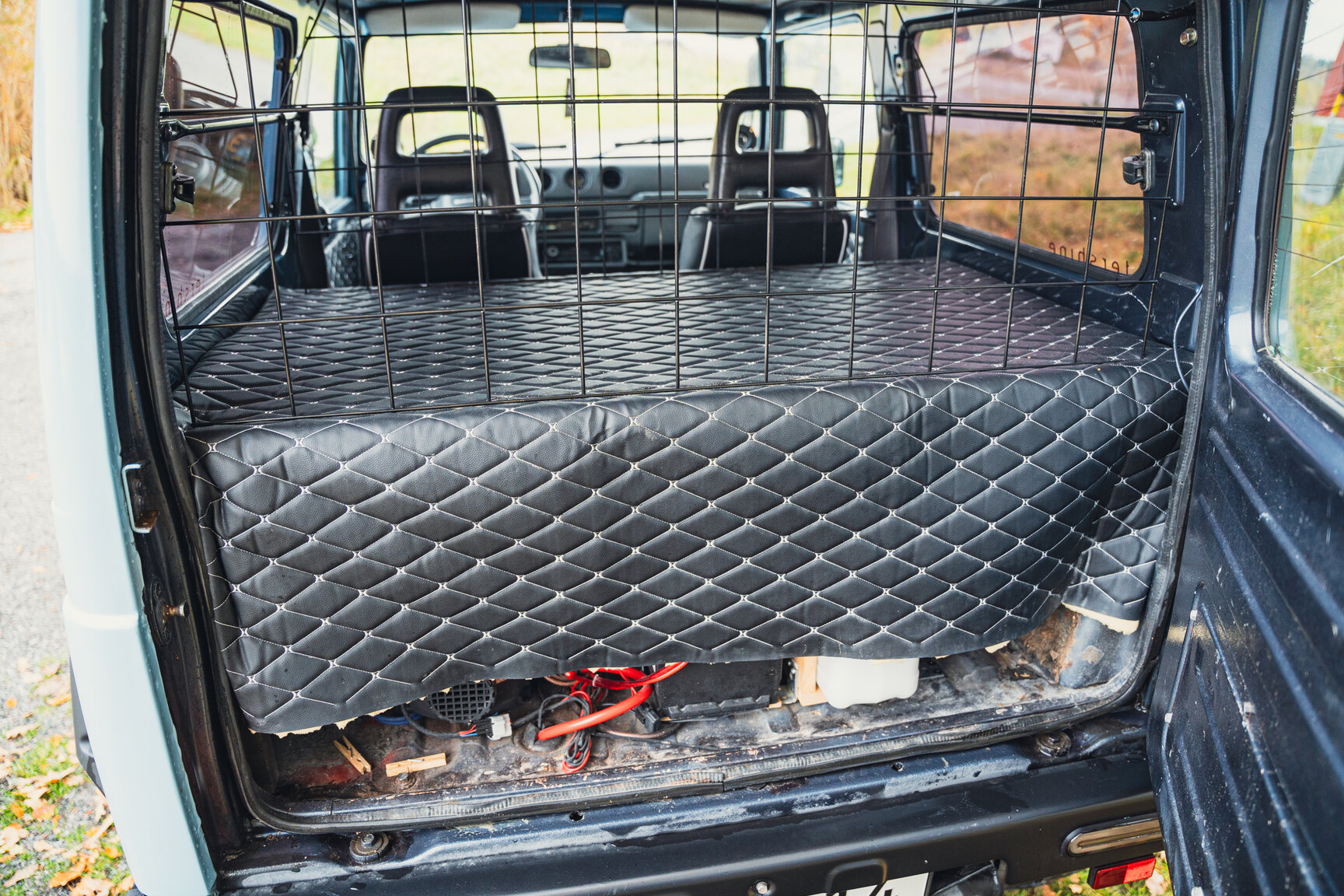 Innenraumfoto von 1987 Suzuki SJ413 A-traktor