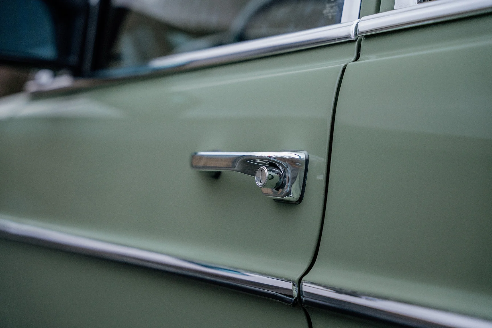 Exterior image of 1975 Mercedes-Benz 240 D 3.0 (26)