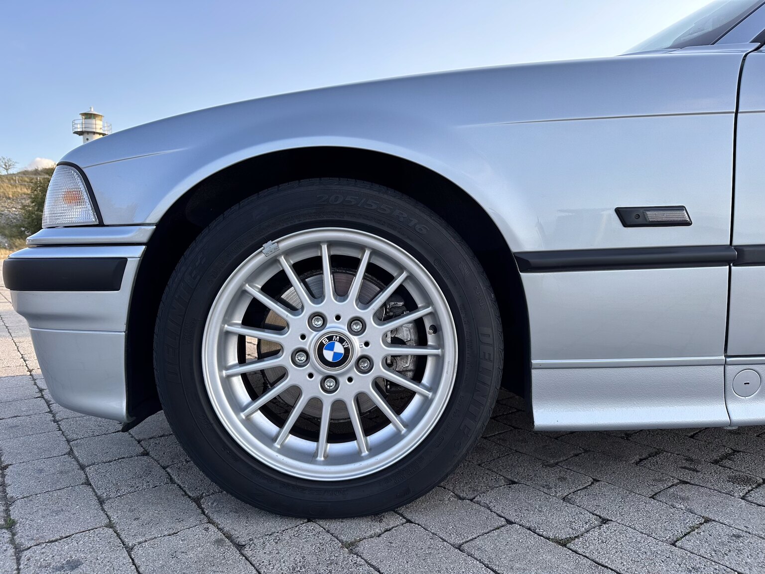 Exterior image of 1993 BMW 325i Convertible