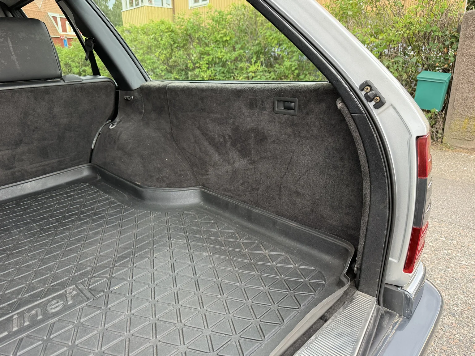 Interior image of 1994 Mercedes-Benz E 320 T (83)