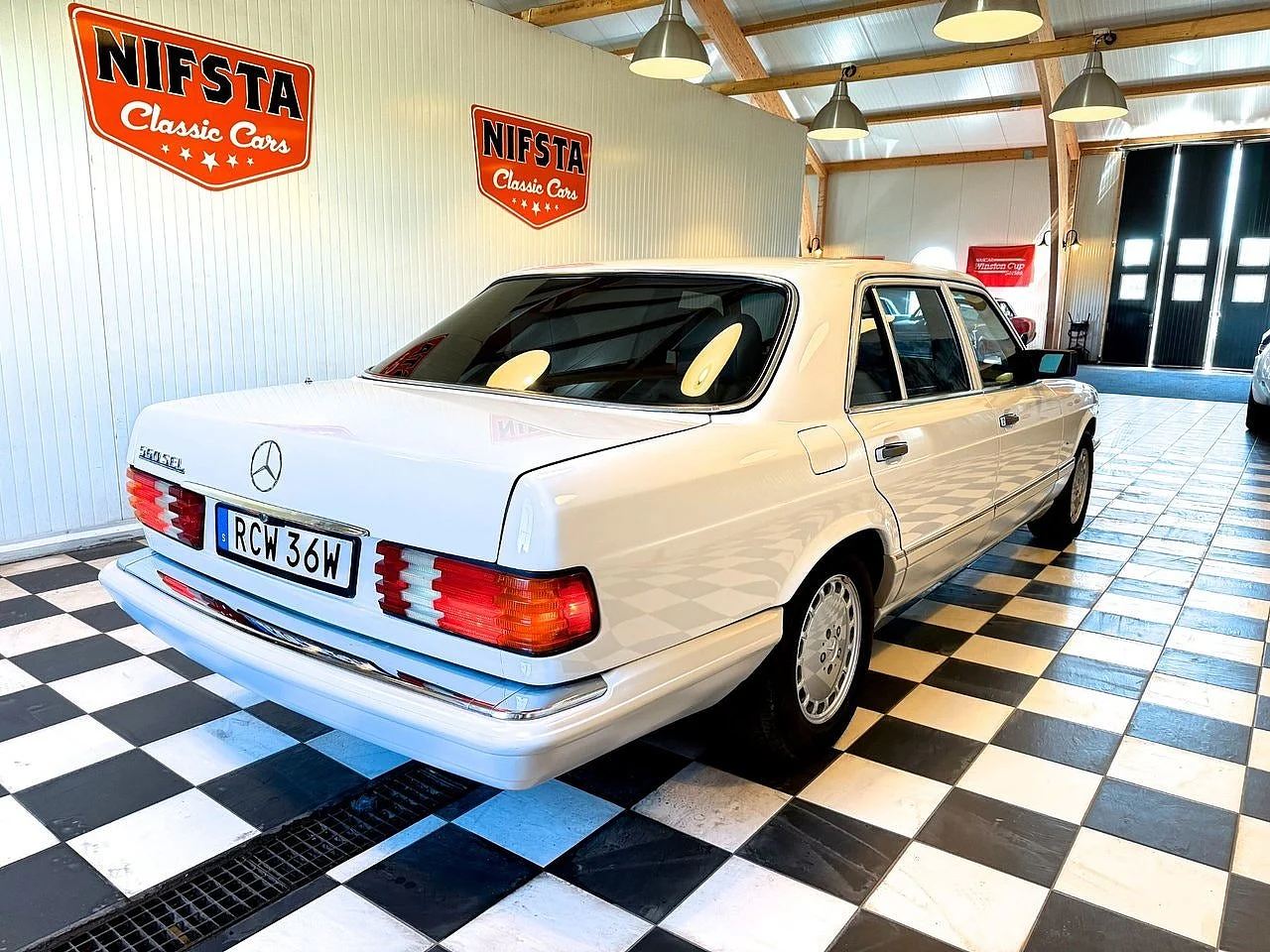 Bild von 1991 Mercedes-Benz S560 (7)