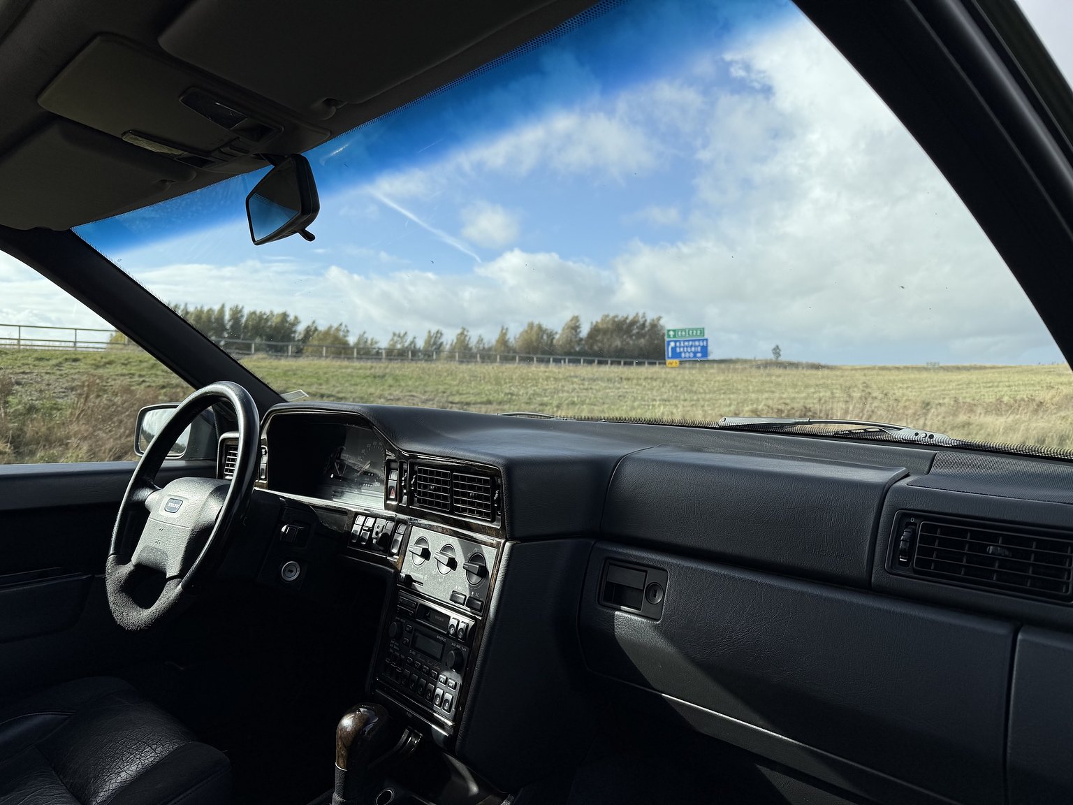 Interior image of 1995 VOLVO 855 T5R T-5R