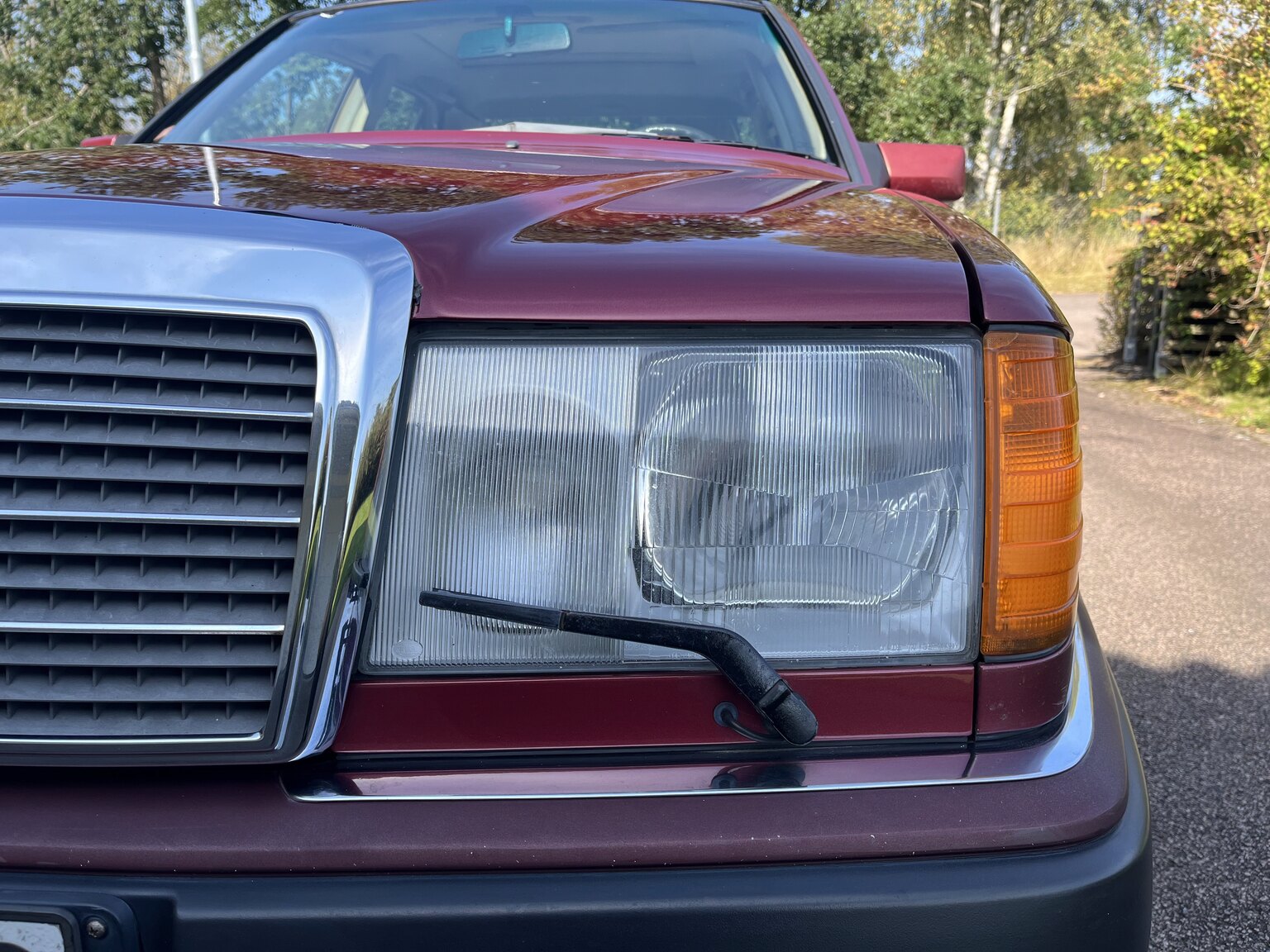 Exterior image of 1990 Mercedes-Benz 230 E