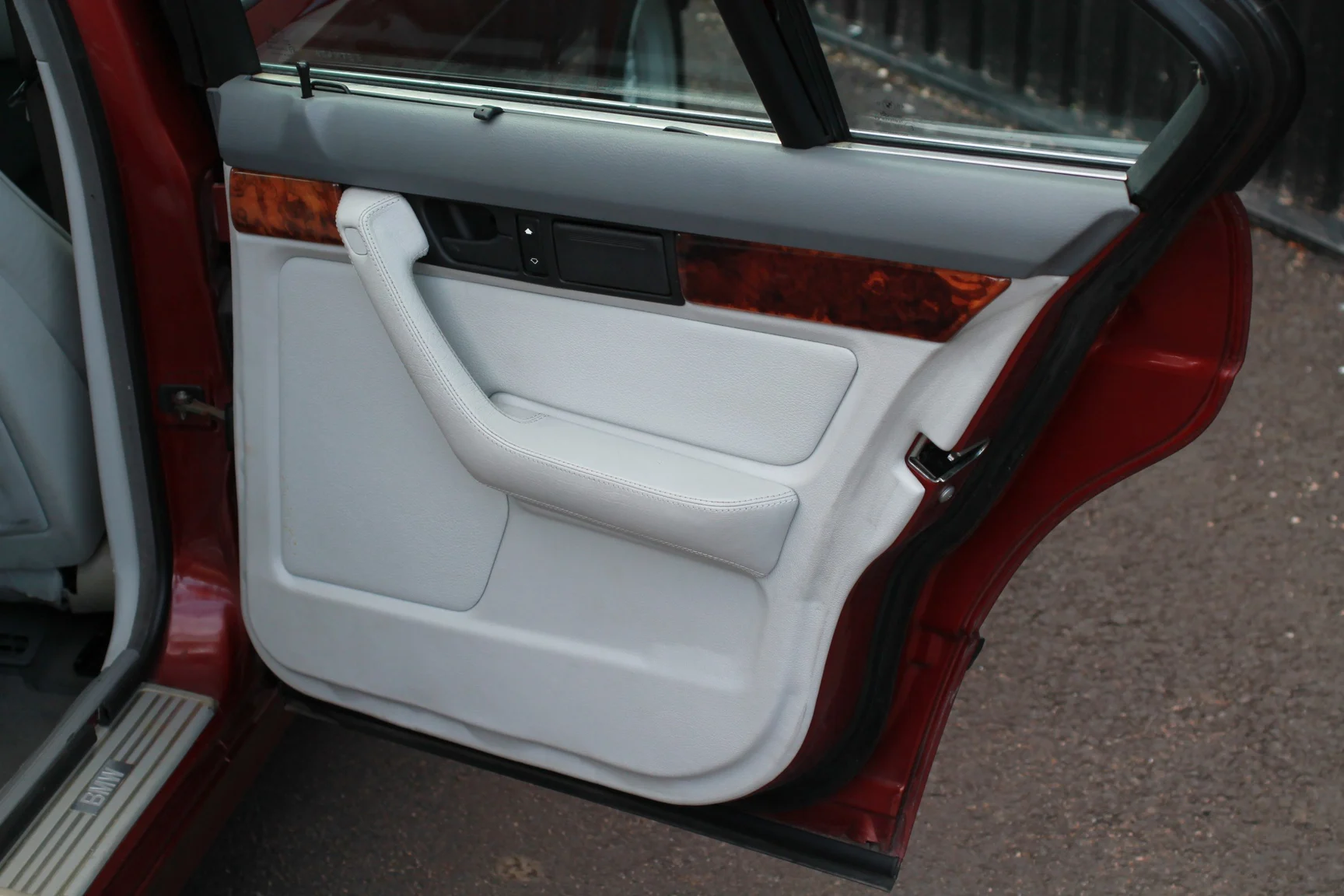 Innenraumfoto von 1993 BMW 540i Sedan (13)