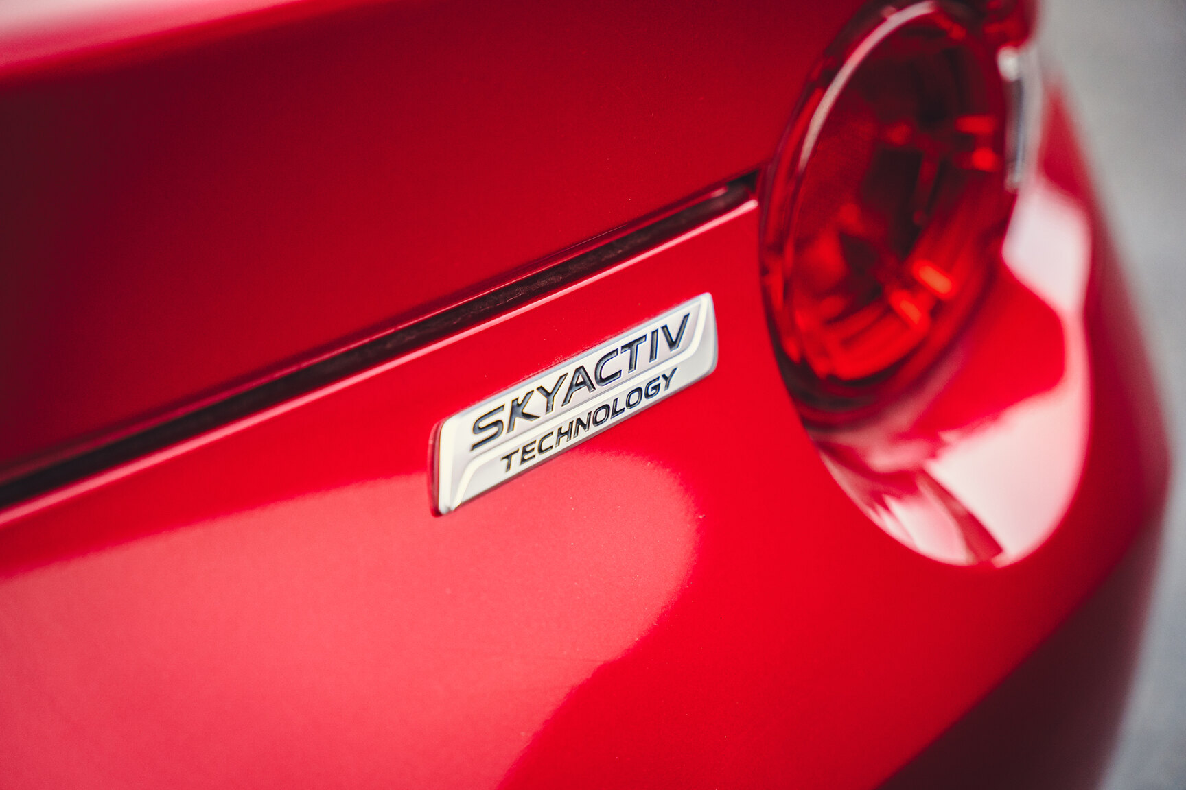 Exteriörbild på 2017 Mazda MX-5 RF - Ett sista race