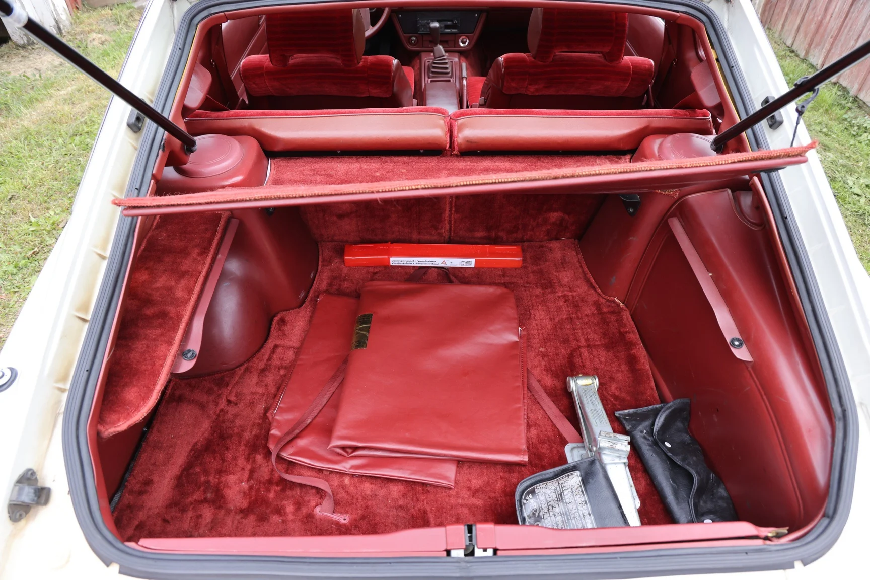 Interior image of 1983 Datsun 280ZX (3)