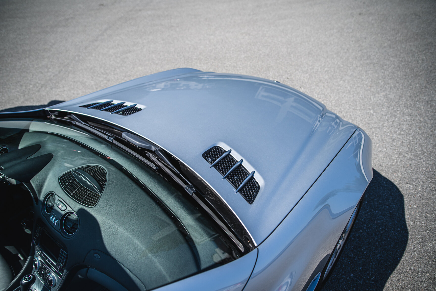 Exterior image of 2006 Mercedes-Benz SL 350