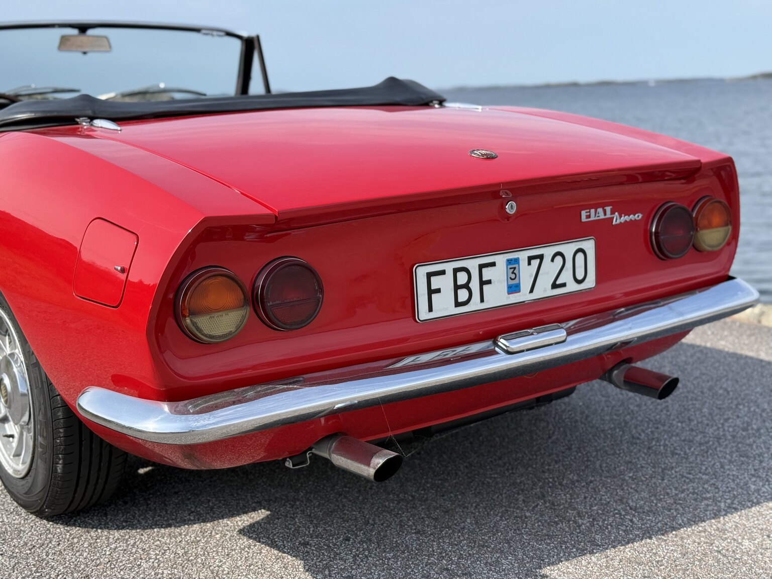 Exterior image of 1968 Fiat Dino Spider