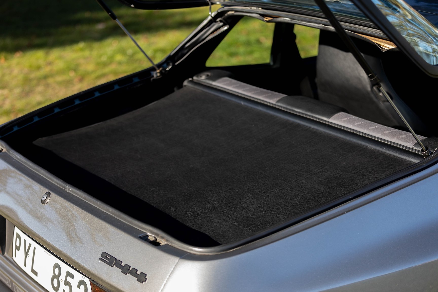 Innenraumfoto von 1987 Porsche 944 Targa