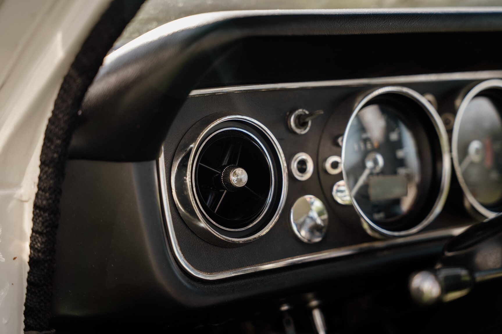 Interior image of 1968 Ford Cortina Lotus (23)