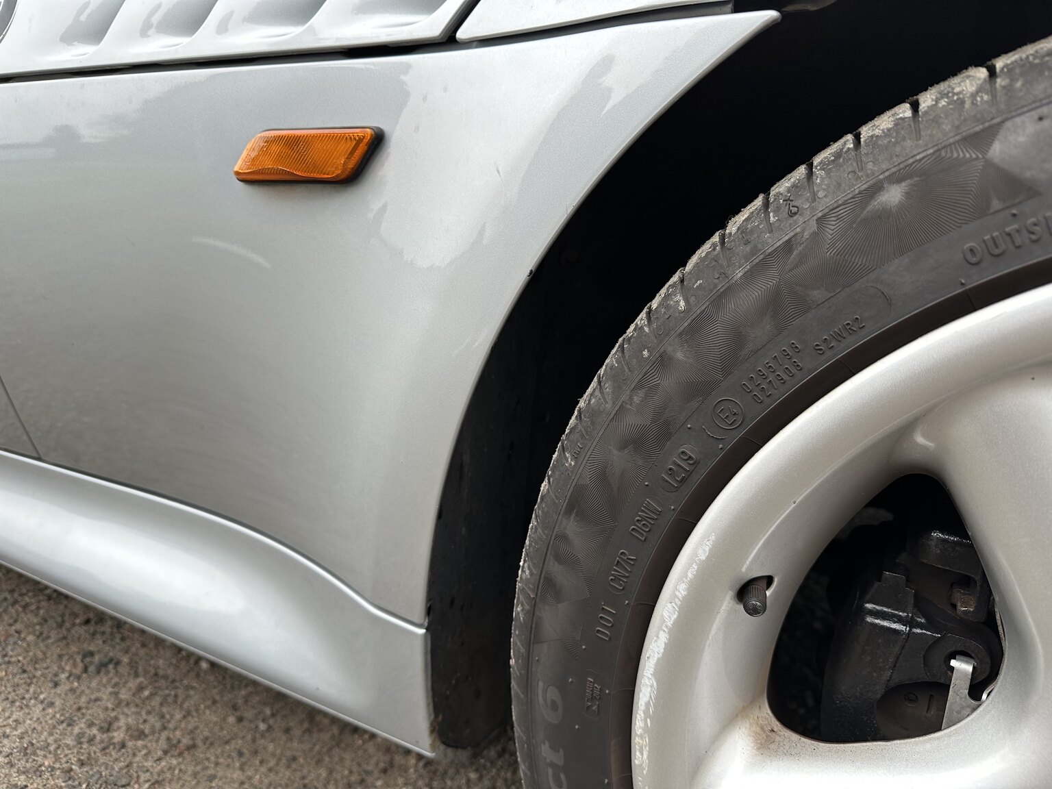 Exterior image of 1997 BMW Z3 2.8 Roadster