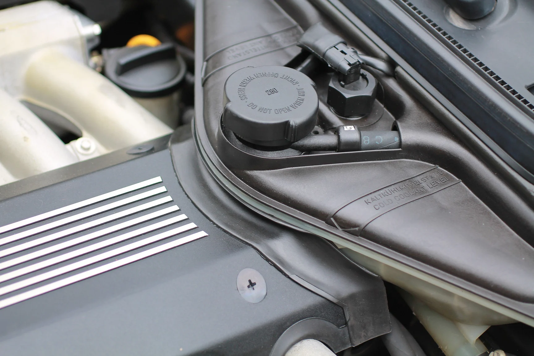 Image of 1989 BMW 750iA (13) mechanics