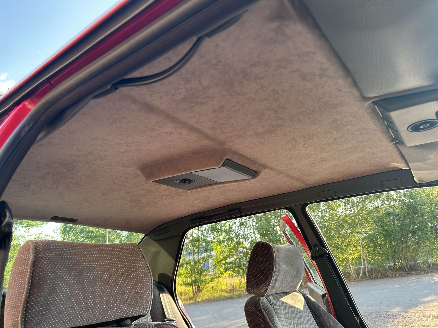 Innenraumfoto von 1988 Alfa Romeo 75 (12)