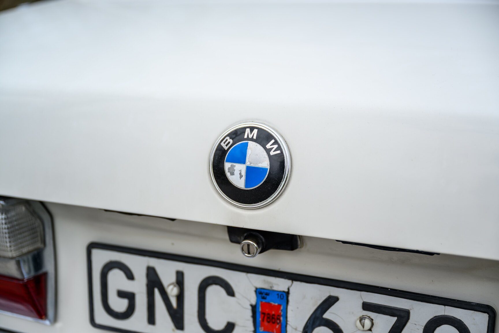 Exterior image of 1986 BMW 520i