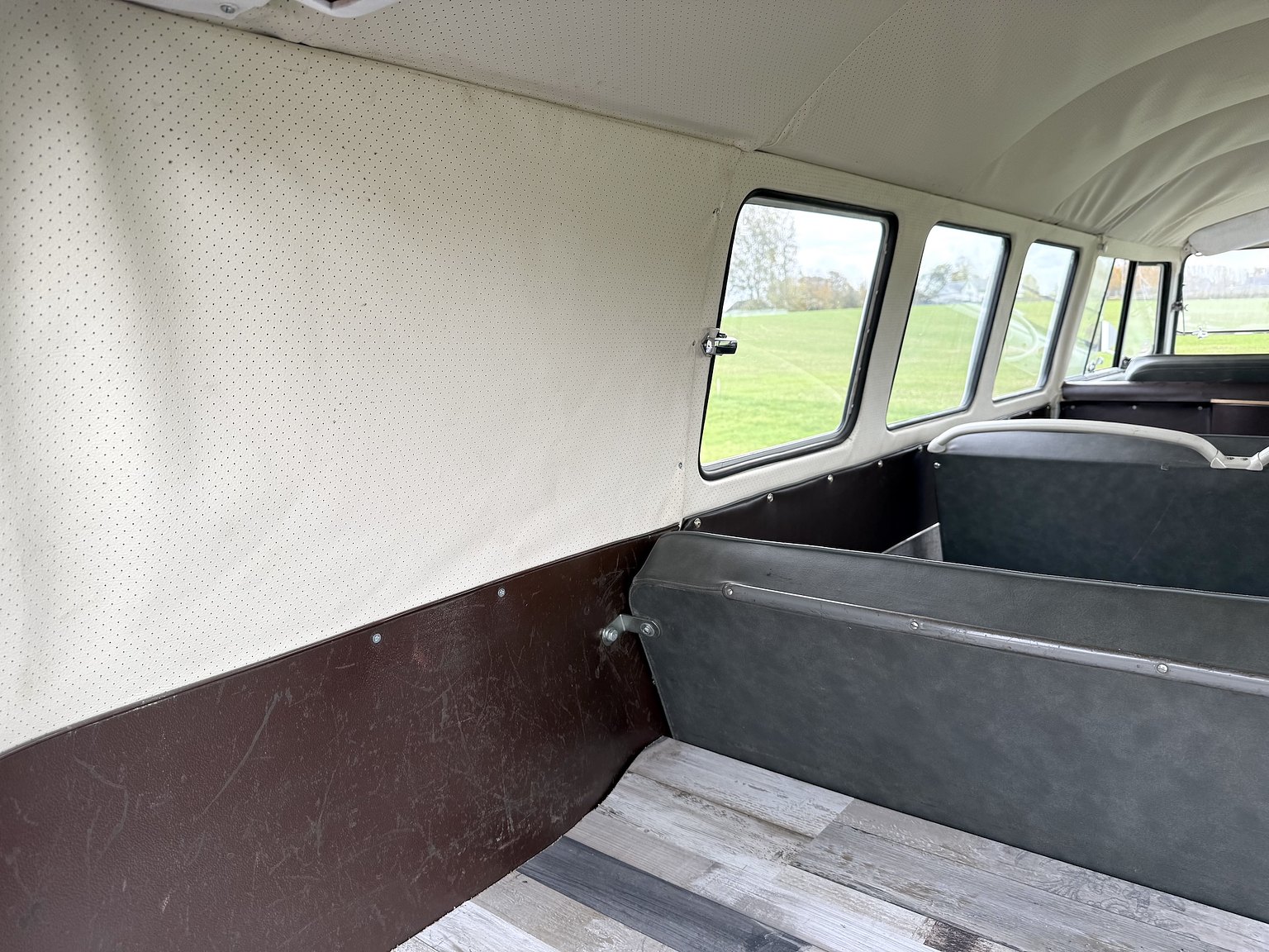 Interiörbild 1967 Volkswagen T1 Kleinbus