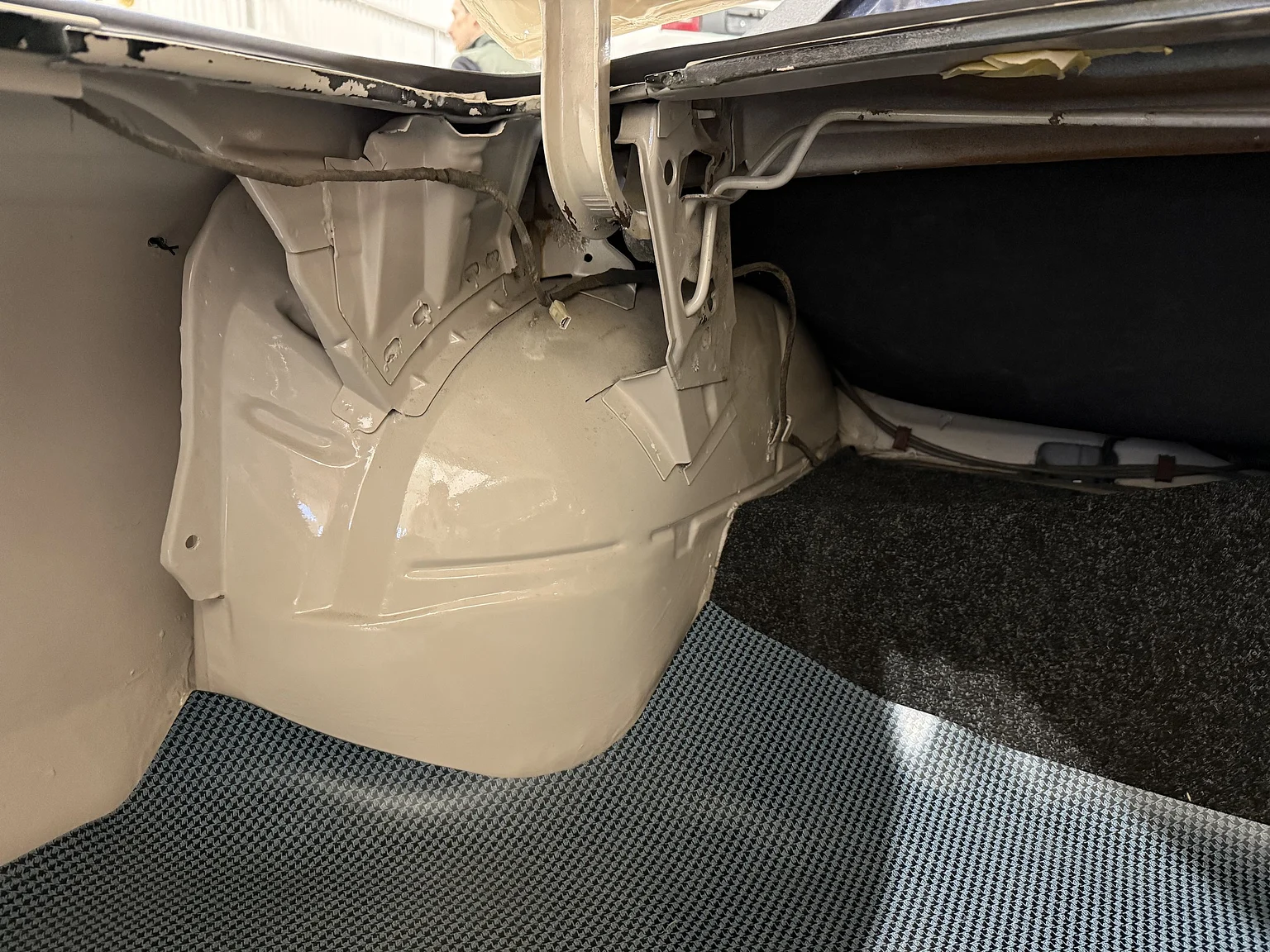 Interior image of 1964 Oldsmobile Cutlass Convertible (35)