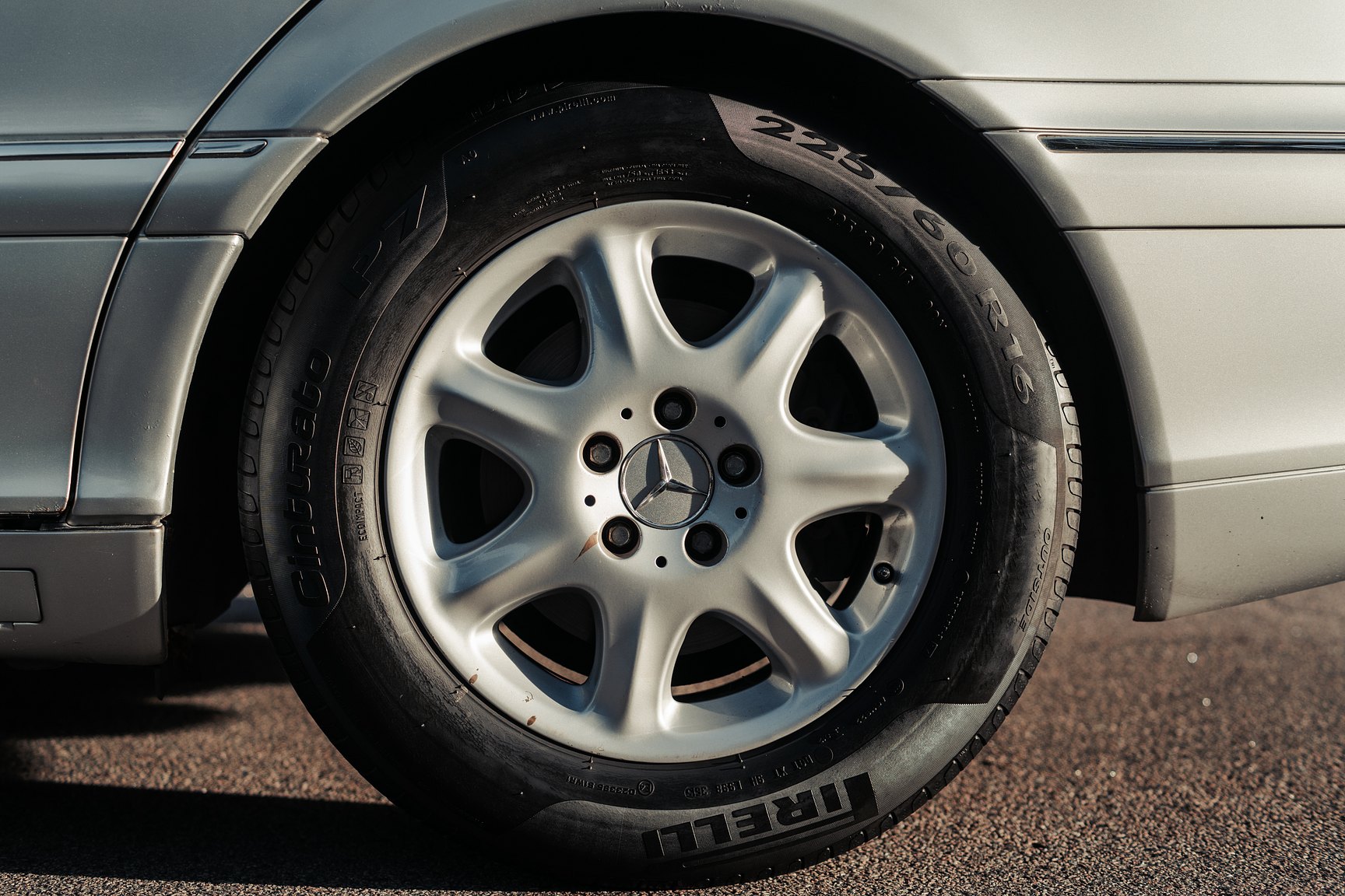Exteriörbild på 1999 Mercedes-Benz S 320