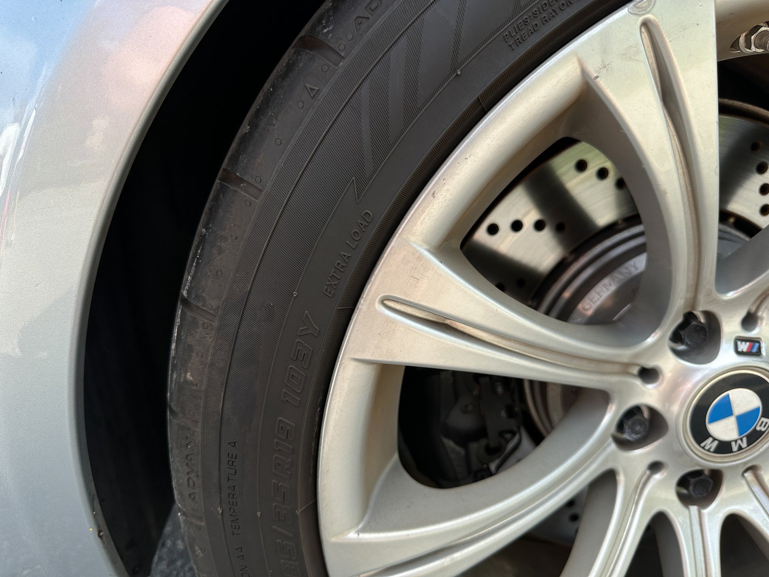 Exterior image of 2006 BMW E60 M5