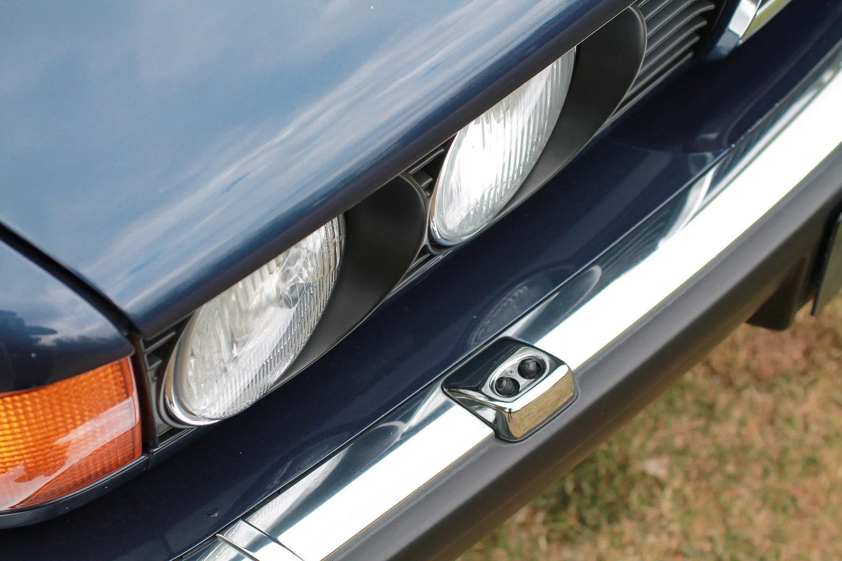 Exterior image of 1989 BMW 750iA (36)
