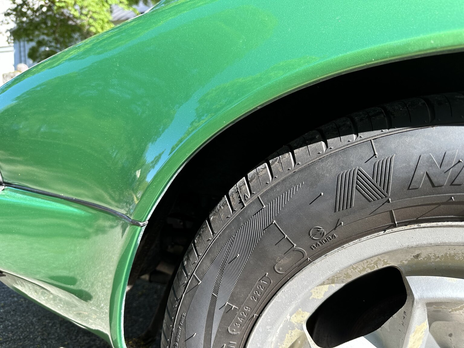 Exterior image of 1975 Porsche 911