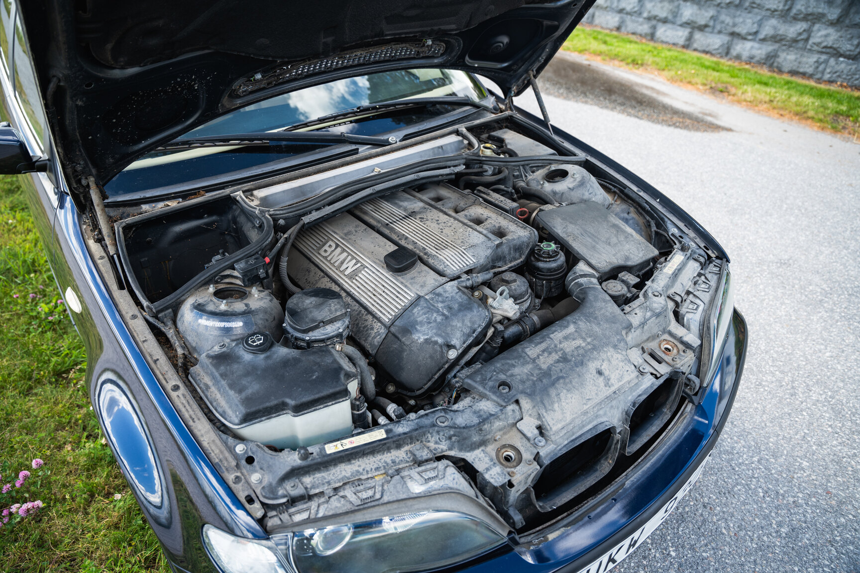 Image of 2003 BMW 320i Touring (2) mechanics