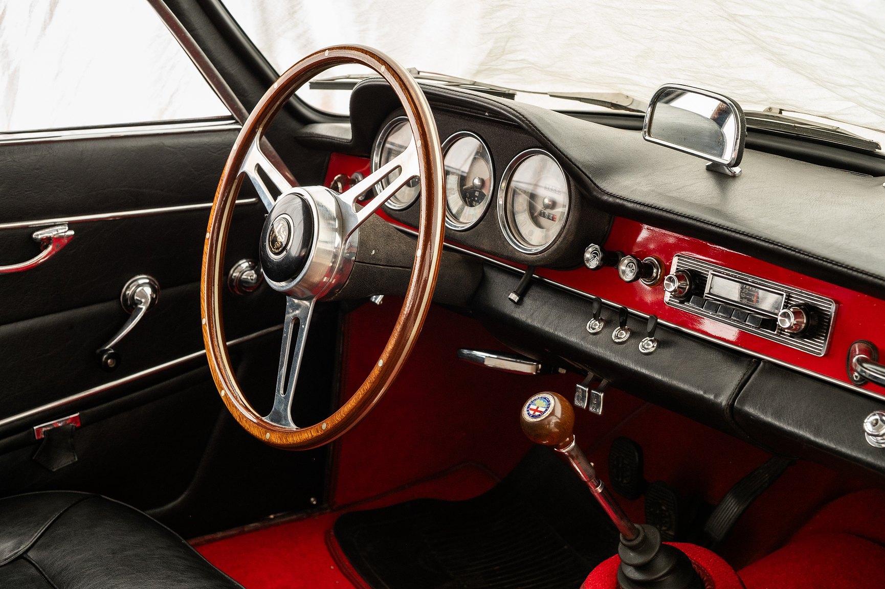 Interior image of 1962 Alfa Romeo Giulia Sprint 1600