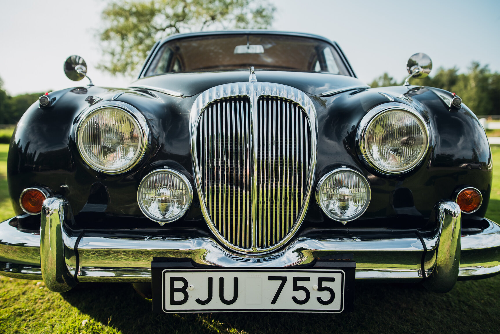 Exterior image of 1965 Daimler 250 V8