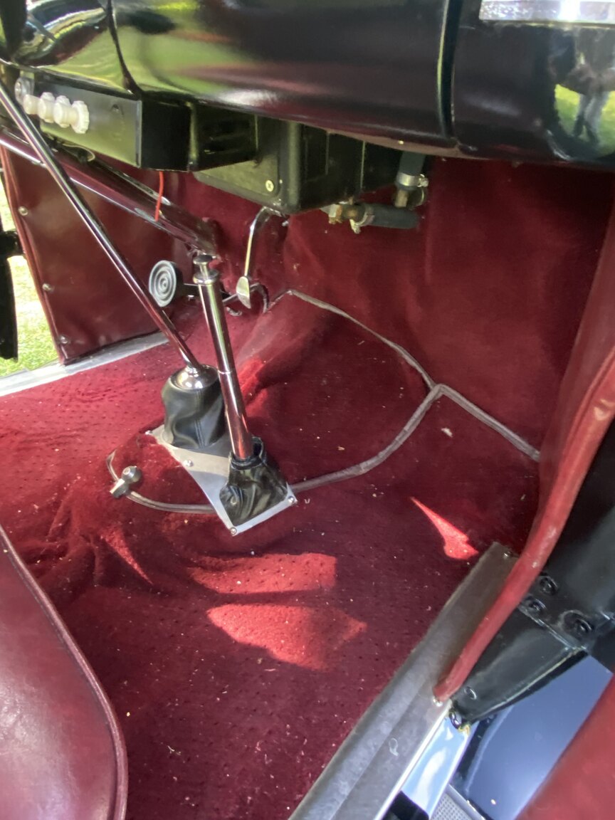 Interior image of 1932 Ford 32 deuce sport coupé (Hot Rod)