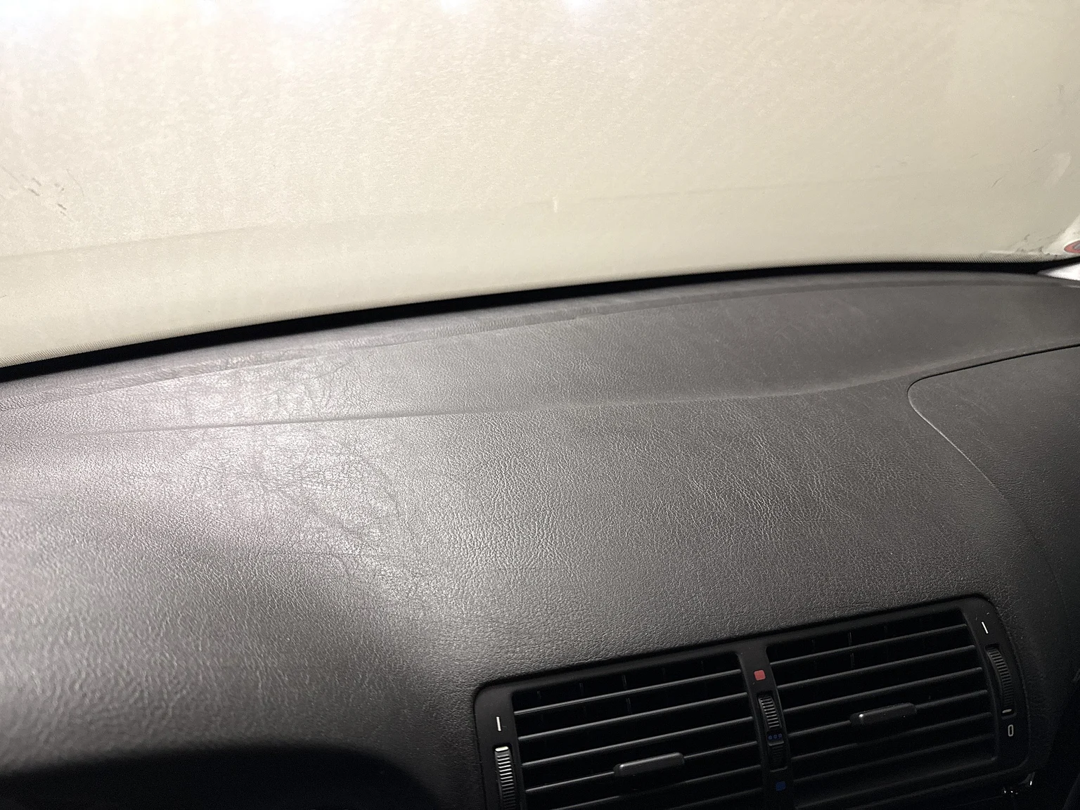 Interior image of 2002 BMW 520i (30)