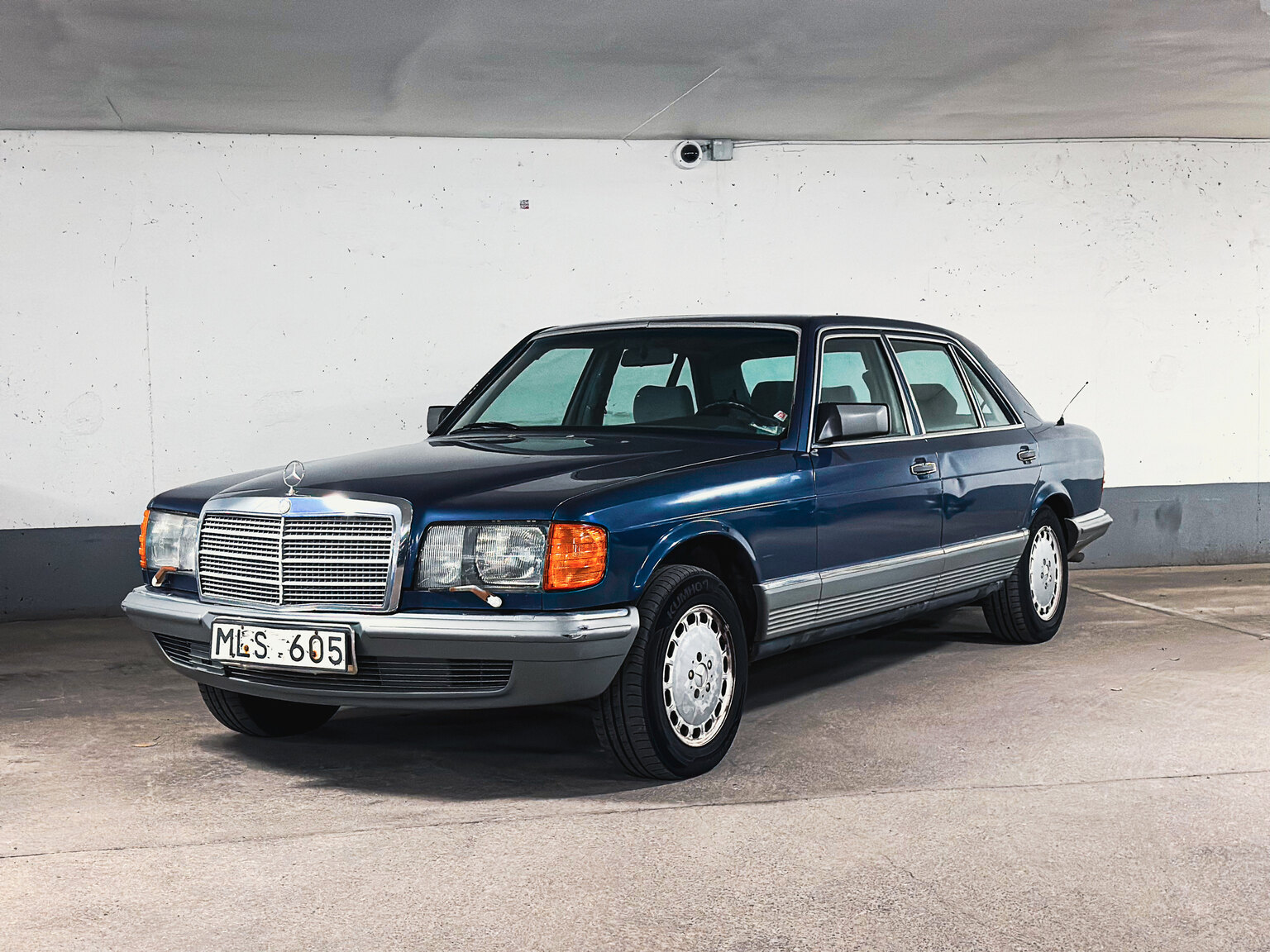 Exterior image of 1985 Mercedes-Benz 500 SEL