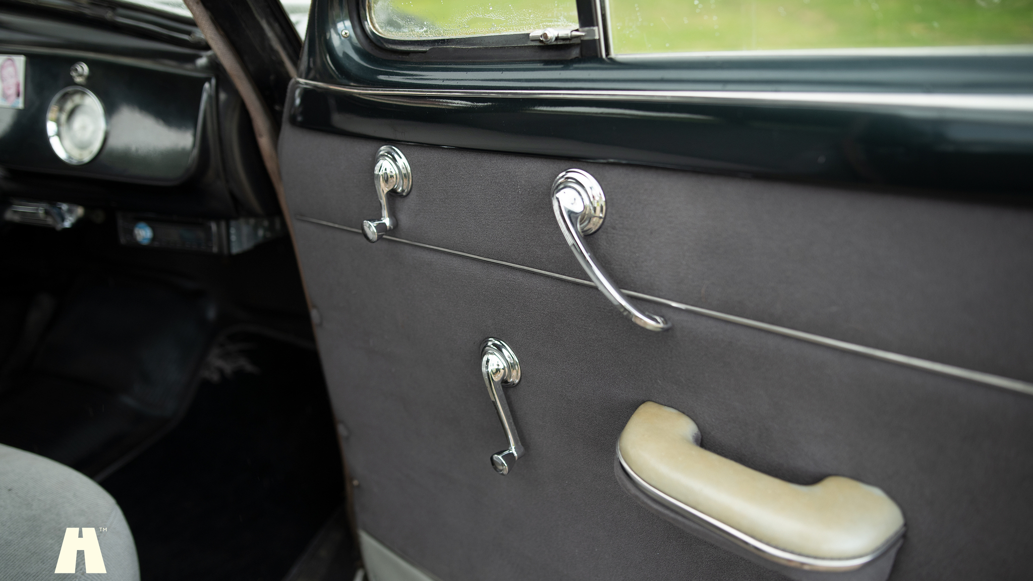 Interior image of 1949 Buick Super Eight (36)
