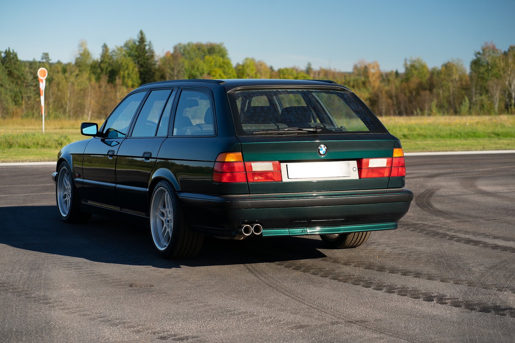 Exteriörbild på 1995 BMW 540i Touring - NO RESERVE (9)