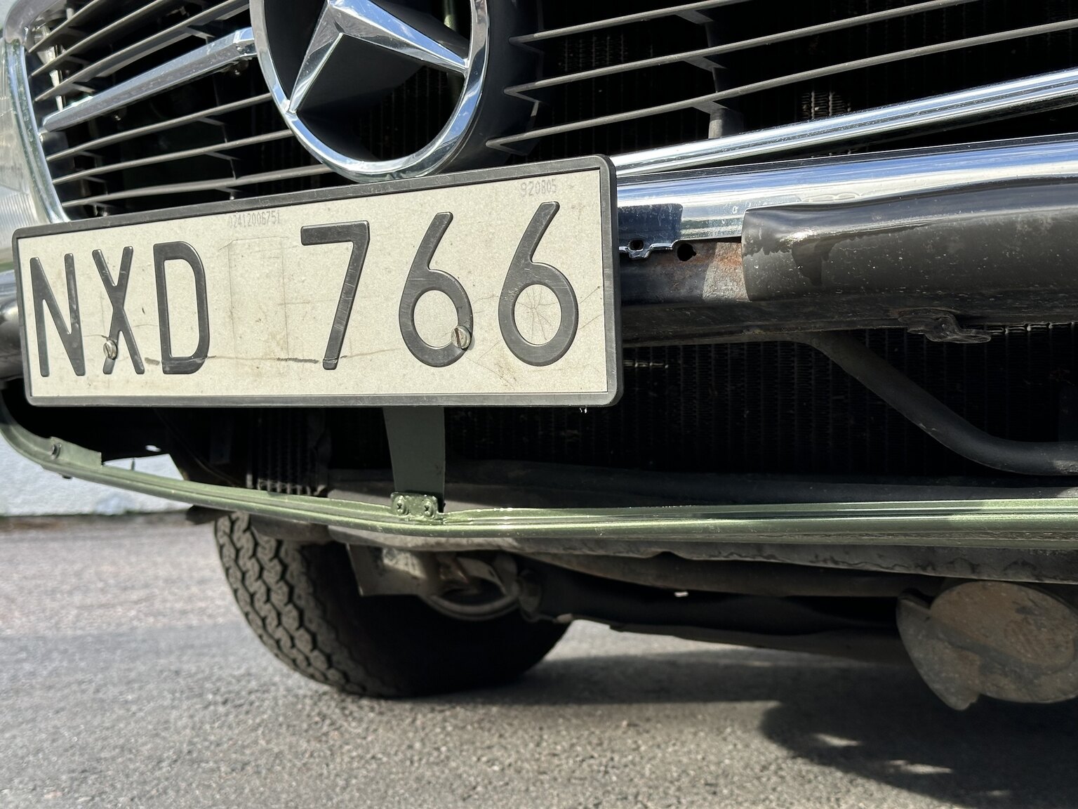 Exterior image of 1974 Mercedes Benz 450 SLC