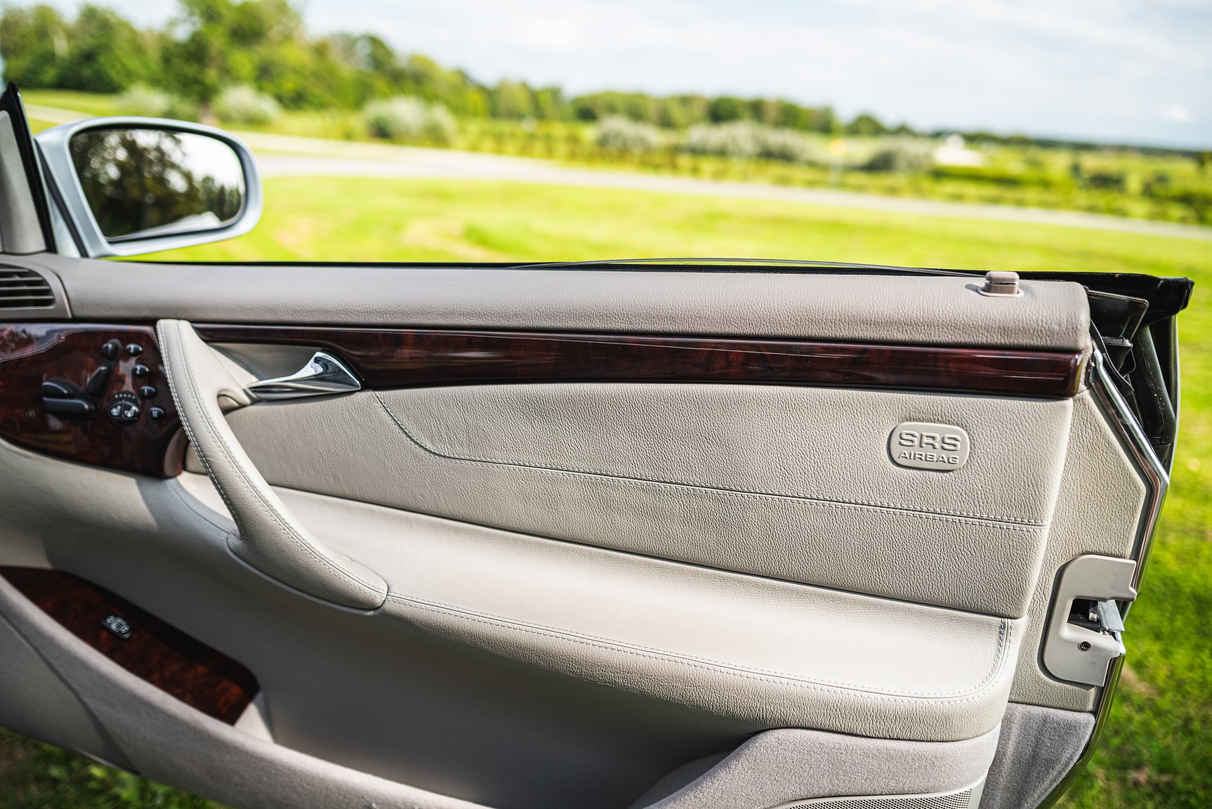Interior image of 2000 Mercedes-Benz CL 500