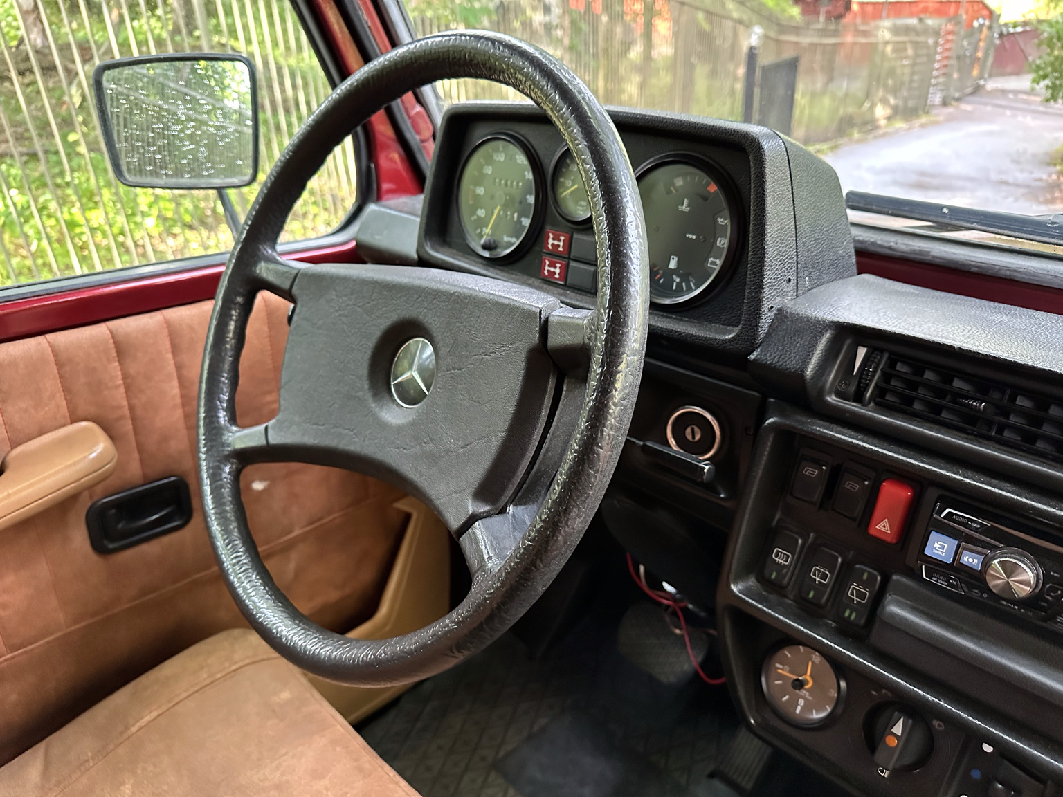 Innenraumfoto von 1986 Mercedes 280 GE (32)