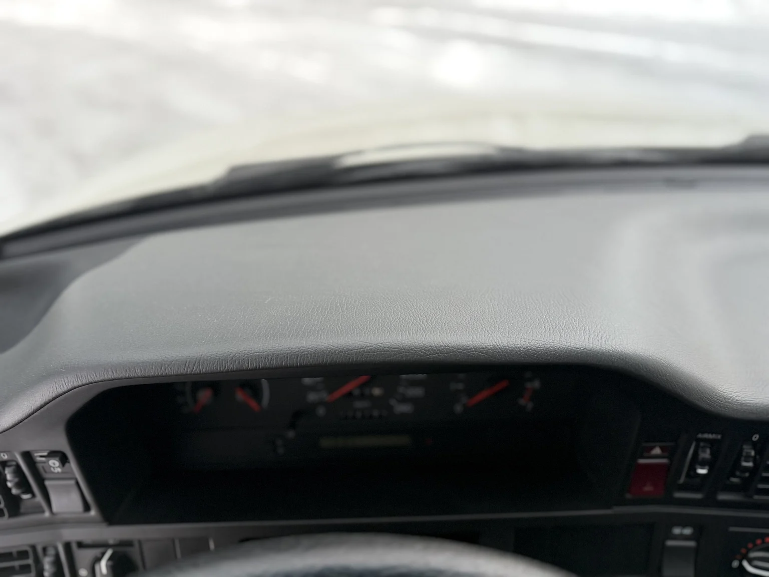 Interior image of 1994 Volvo 850 2.5 SE (14)