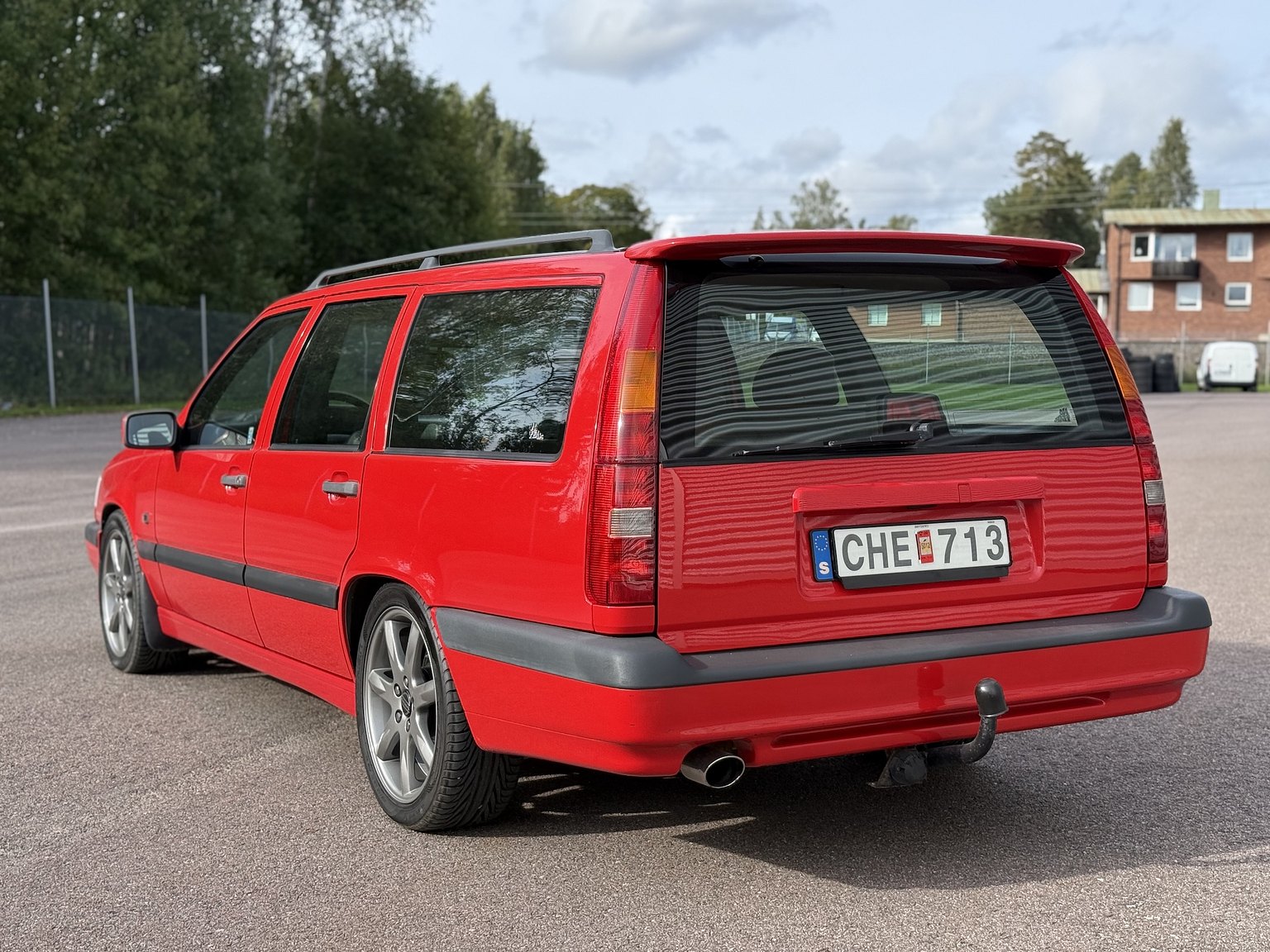 Exterior image of 1997 Volvo 850 R Kombi