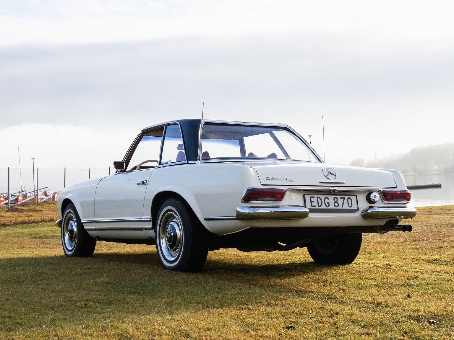 Exteriörbild på 1966 Mercedes-Benz 230 SL "Pagoda"