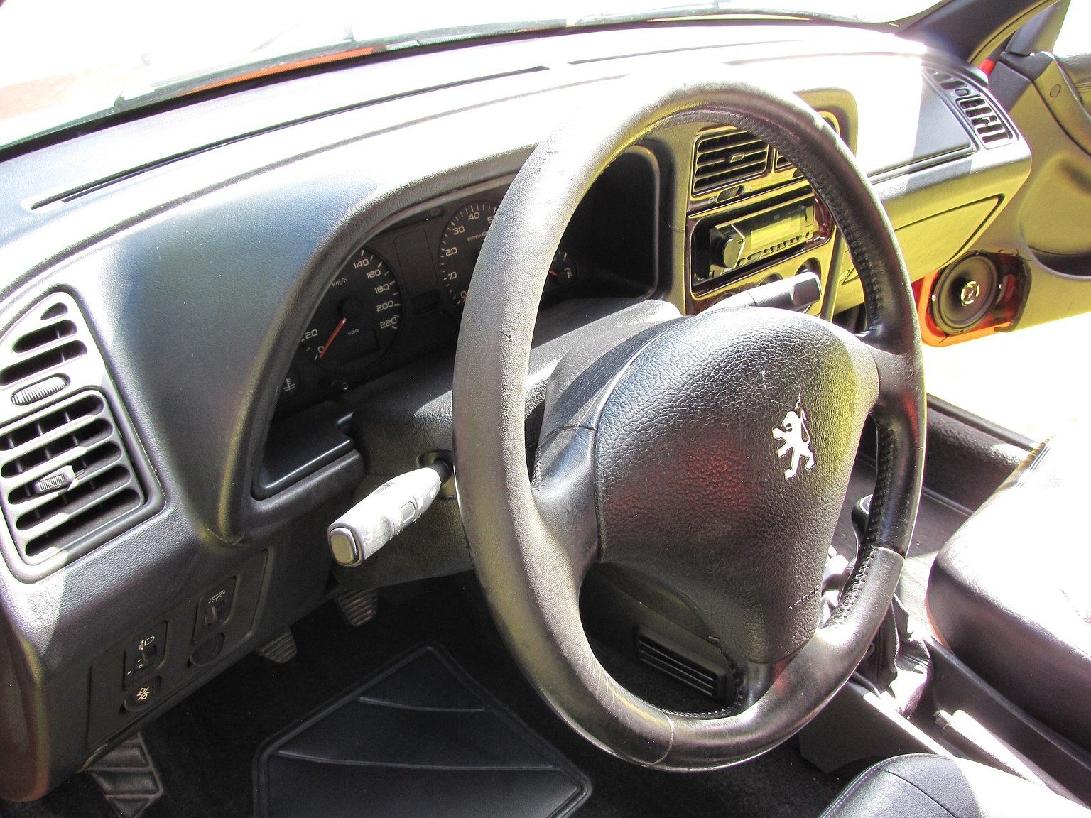 Interior image of 1999 Peugeot 306 Cabriolet 2.0 Manuell