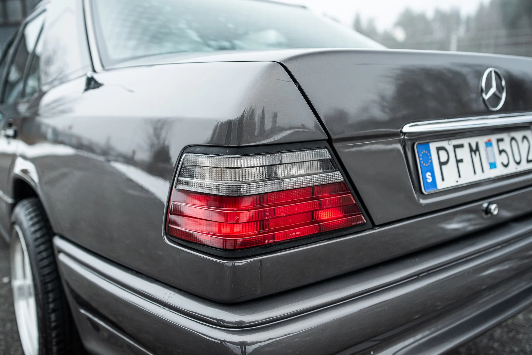 Exterior image of 1993 Mercedes-Benz E 320 "AMG" (25)
