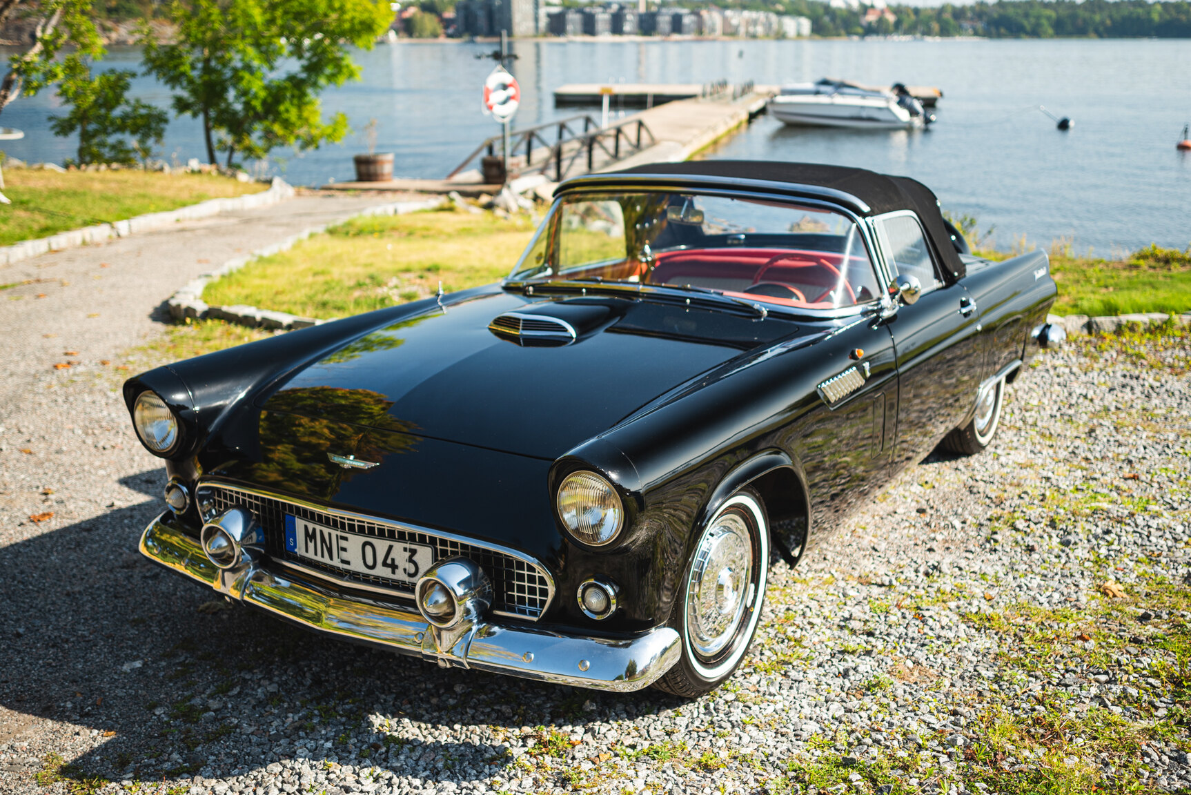 Exterior image of 1956 Ford Thunderbird